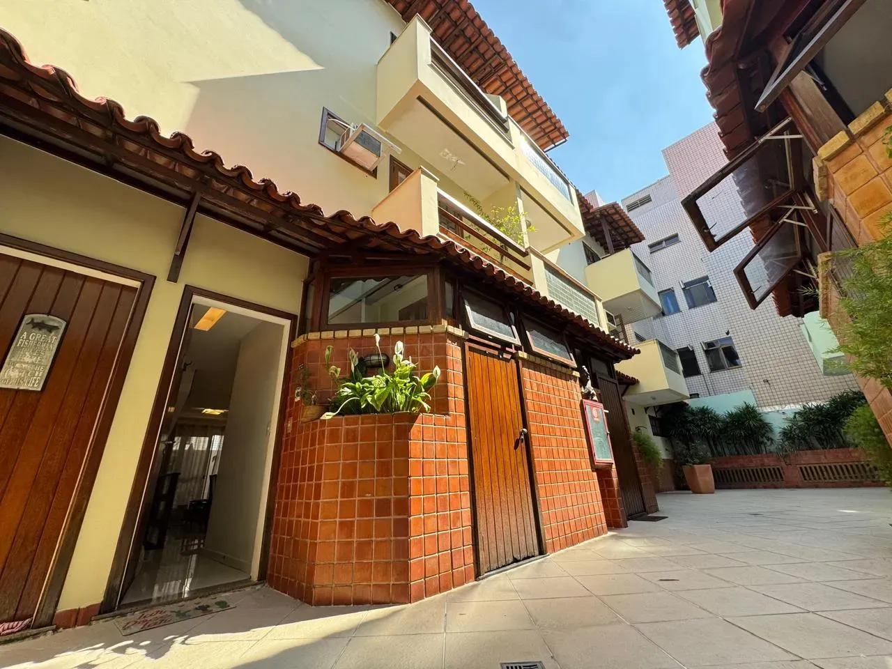Condo house with 4 bedrooms and a closed kitchen — photo 35