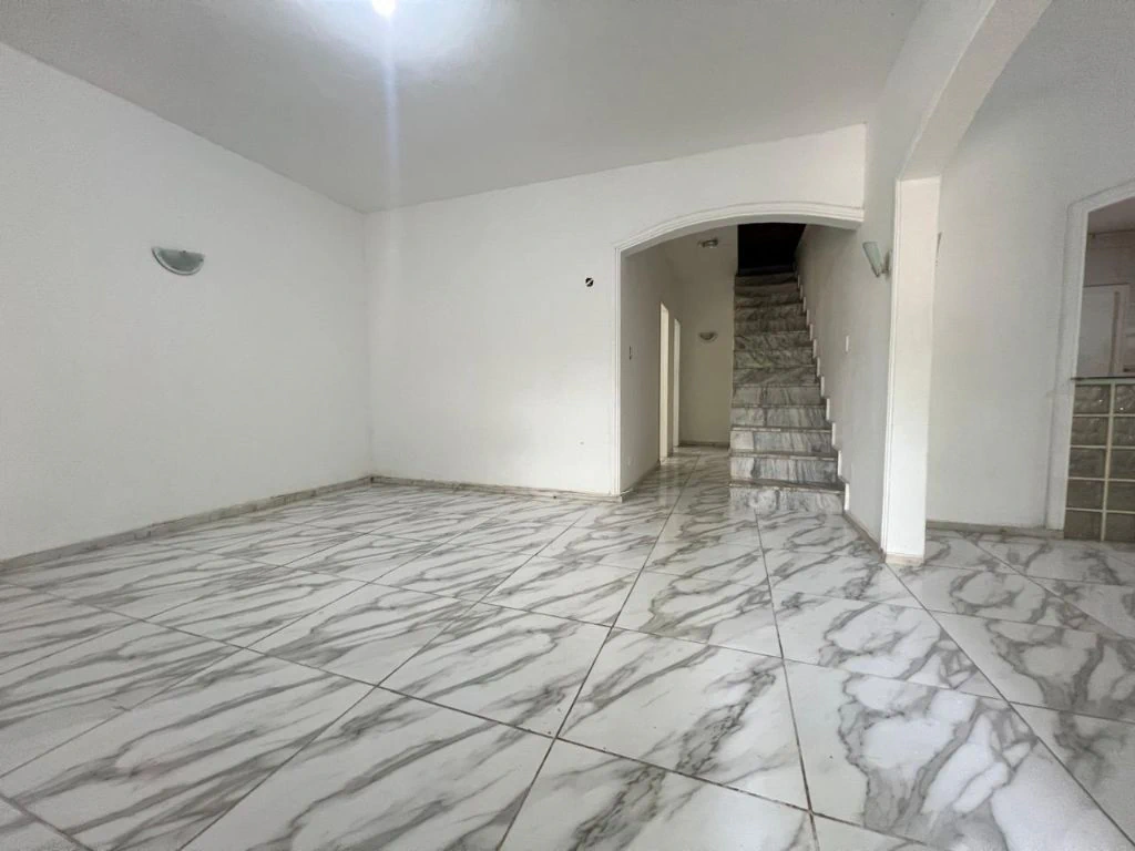 Rental house with 3 bedrooms, 2 suites, and balcony — photo 4