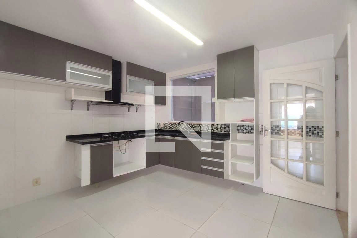 Unfurnished house with 3 bedrooms and 4 bathrooms — photo 47