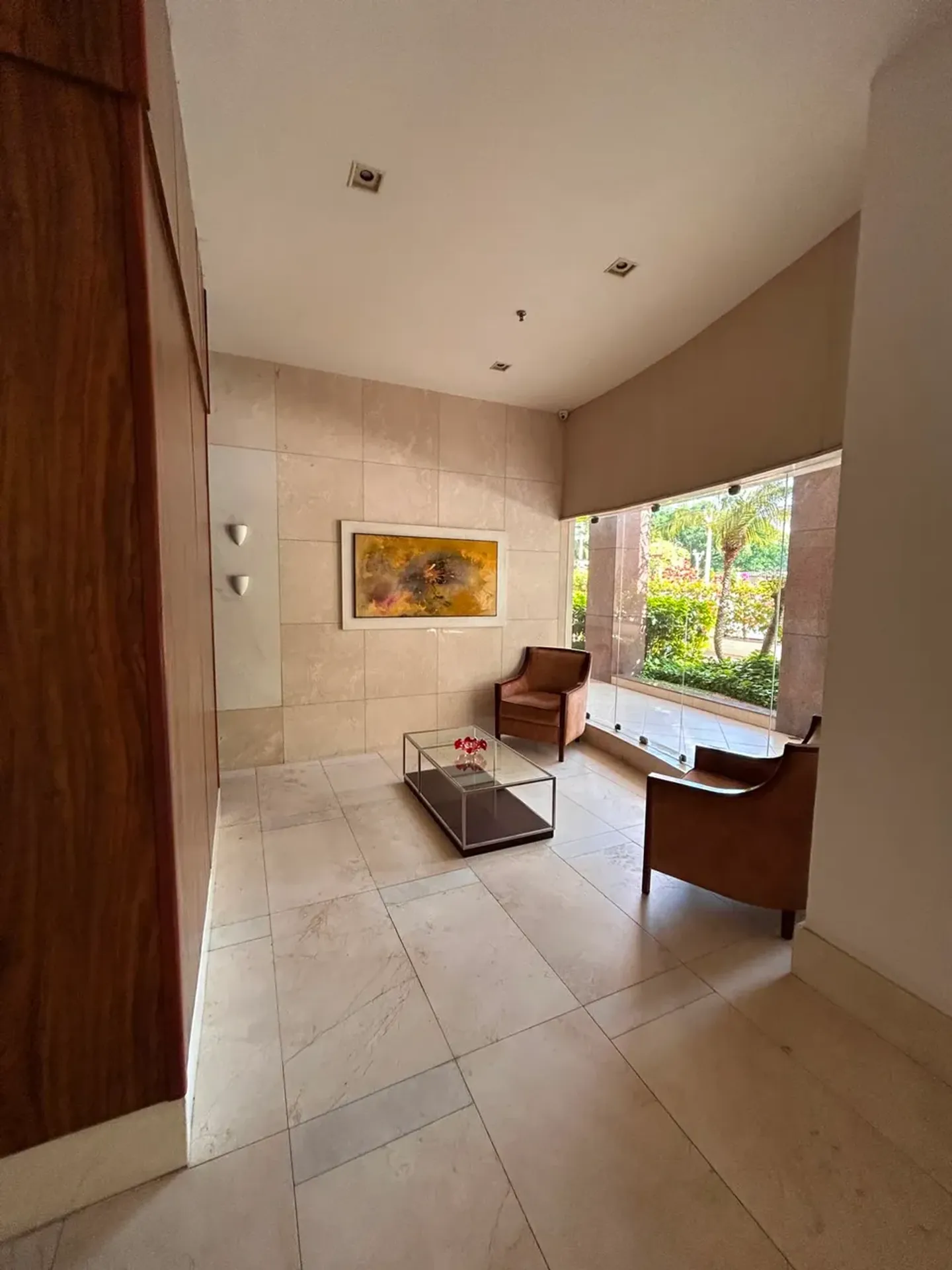 4-bedroom apartment with BBQ area in the building — photo 30