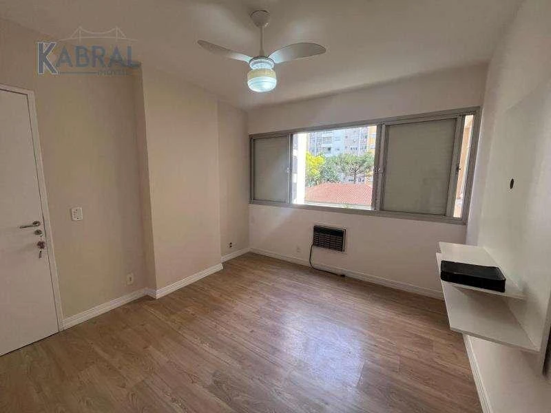 Дерев'яна підлога або ламінат та 1 спальня: квартира 43 м² — photo 2