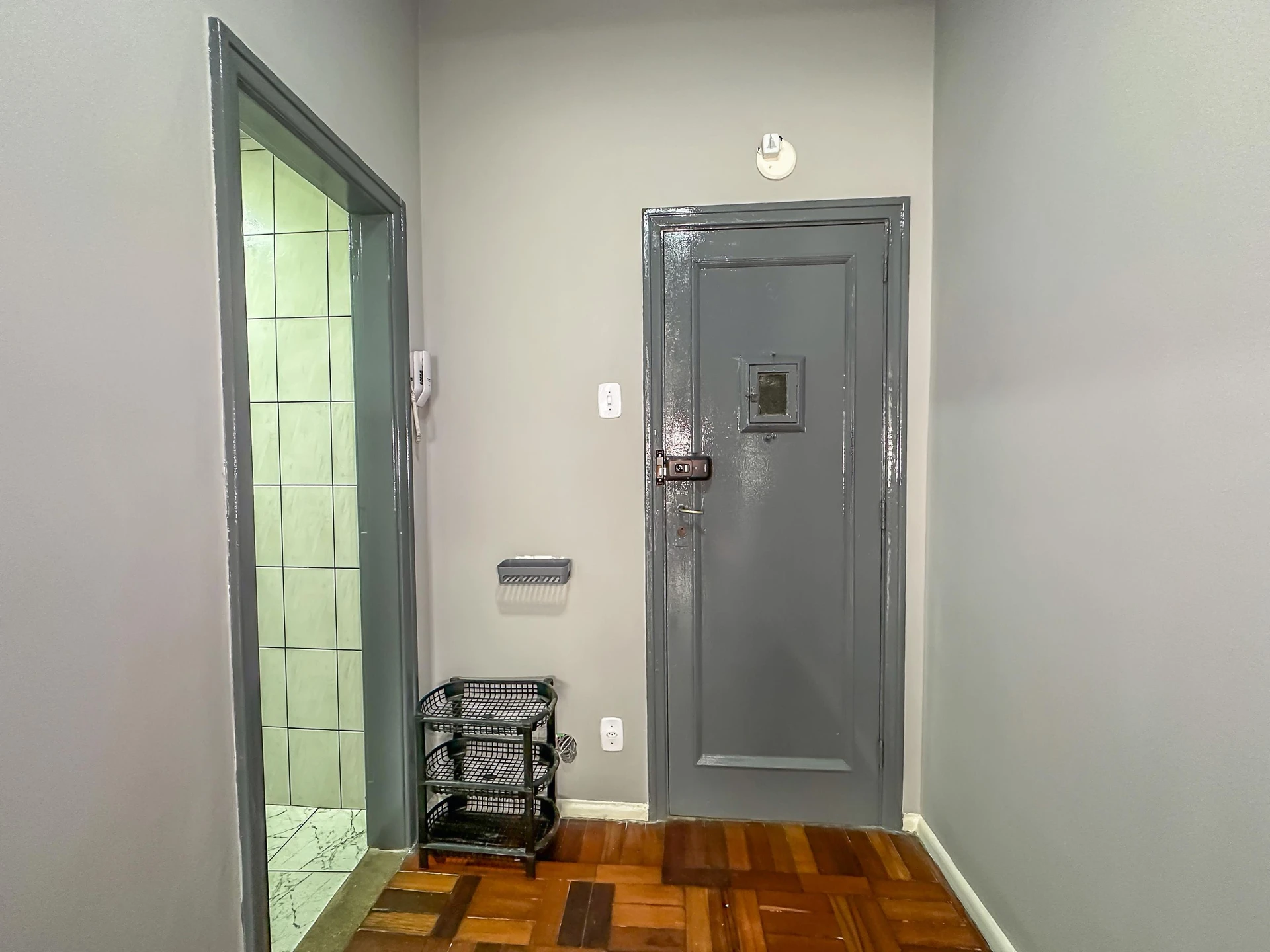 Studio, 34 m², com piso de madeira ou laminado — photo 8