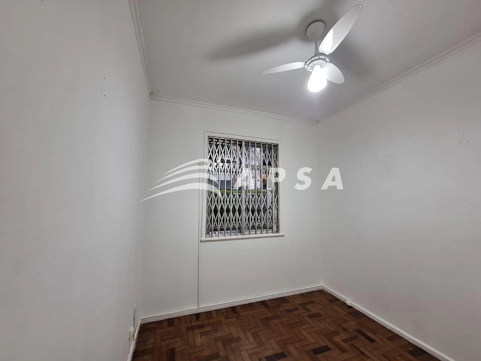 Apartamento de 2 quartos com piso de madeira ou laminado — photo 3