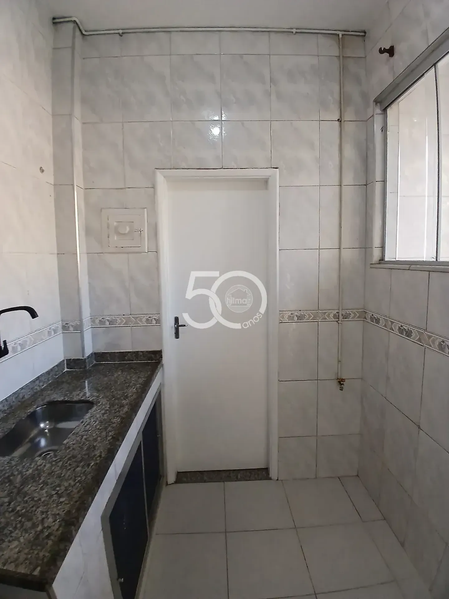Apartamento de 2 dormitorios con balcón y cocina separada — photo 24