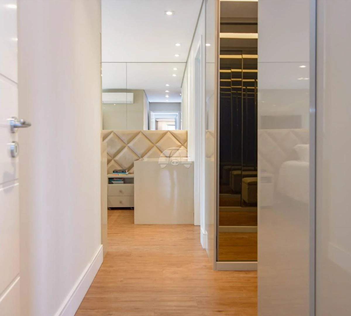 Furnished 3 en-suite apartment with open-plan kitchen — photo 22