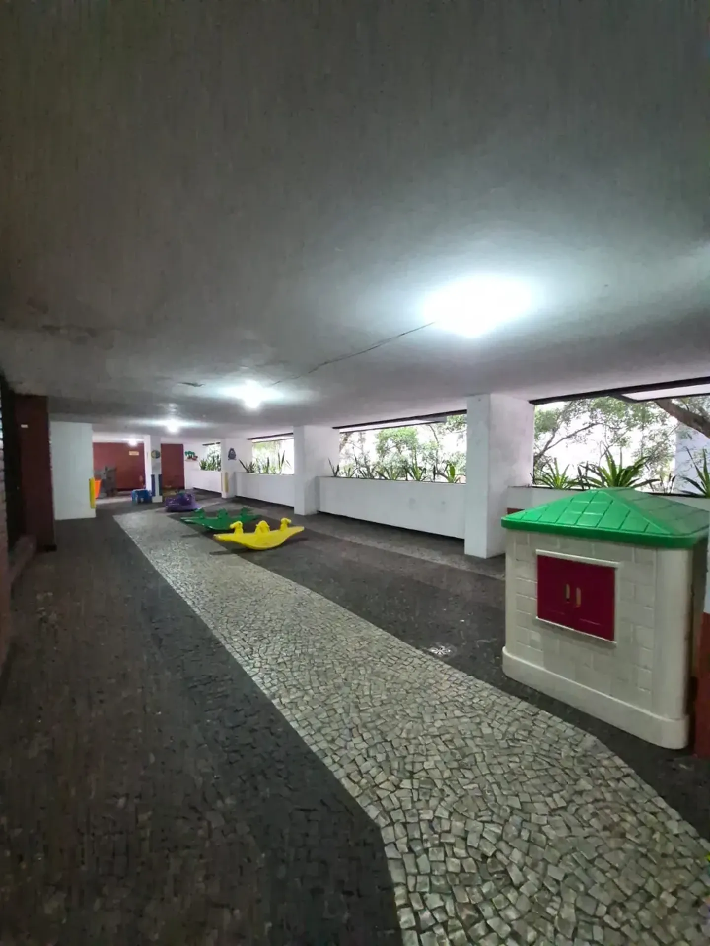 Home office in a 3-bedroom apartment, 140 m² — photo 26