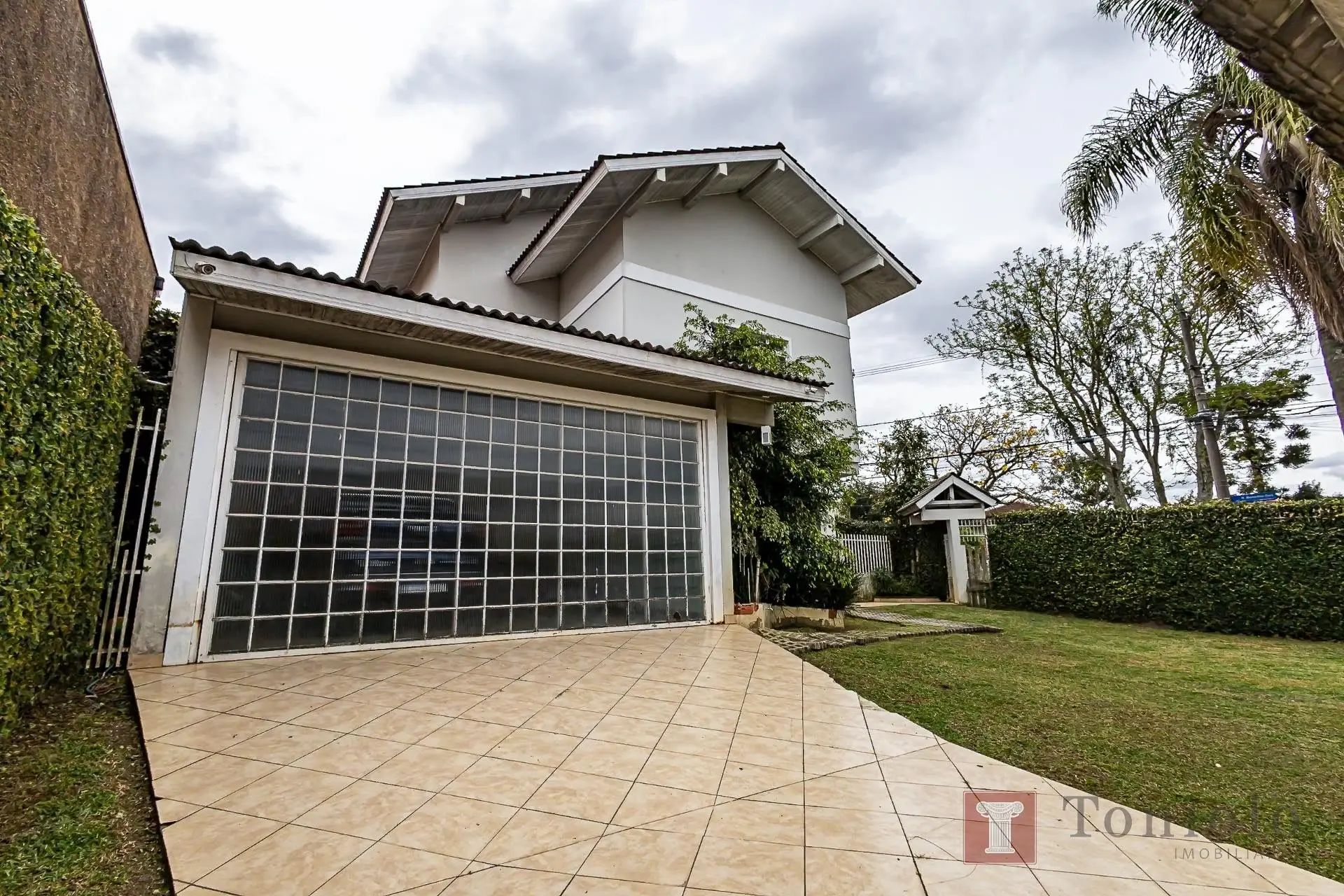 380 m² house with a bathtub and a walk-in closet — photo 27