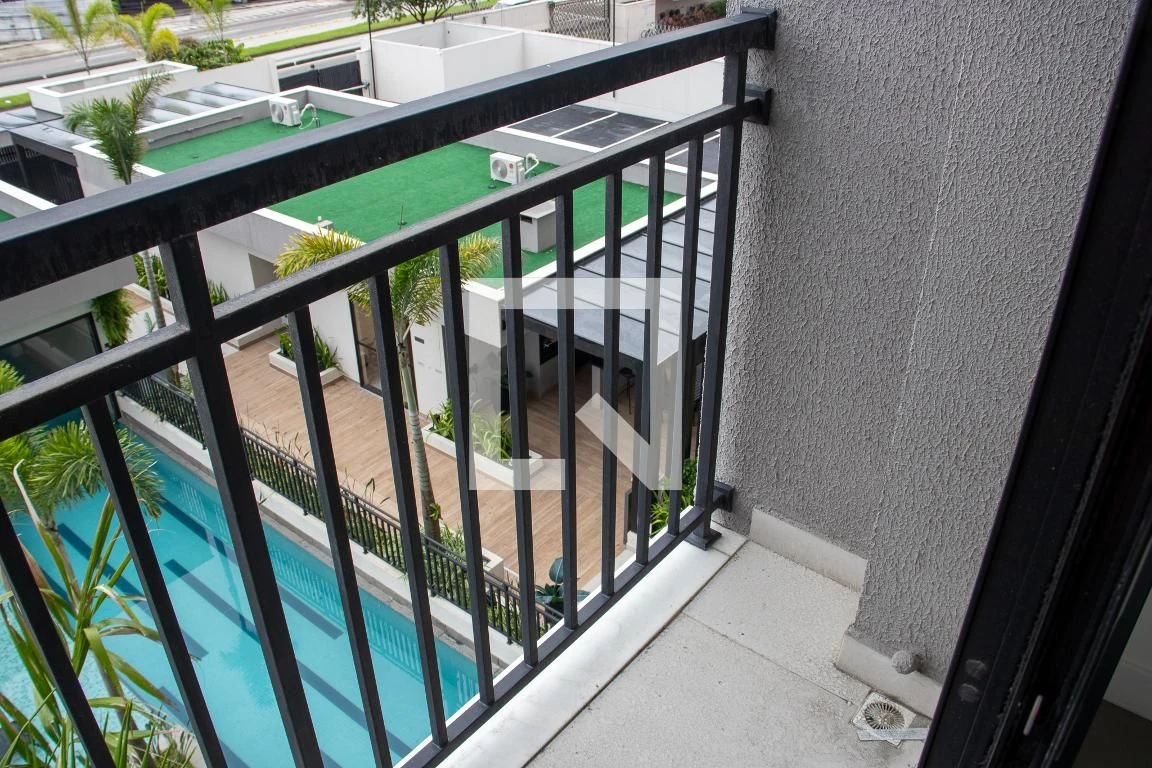 One-bedroom apartment in a building with a gym — photo 7