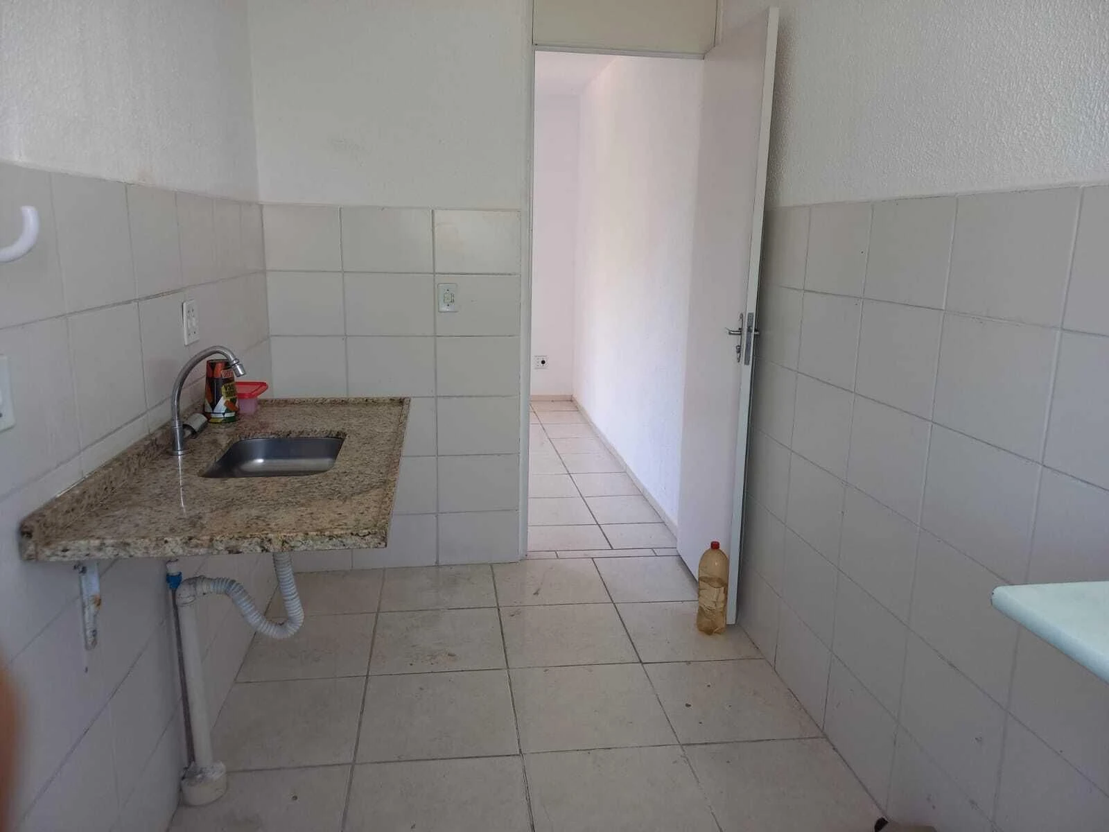 Unfurnished 2-bedroom apartment with 1 parking space — photo 2