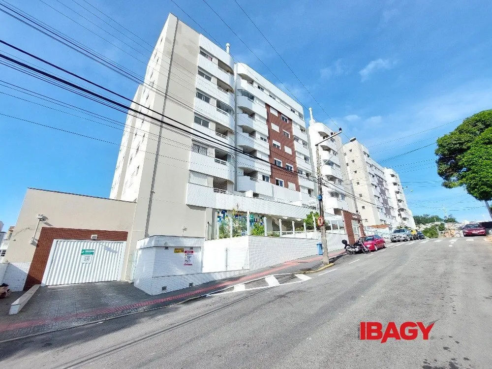 Квартира 85 м² с 3 спальнями и 2 парковочными местами — photo 32