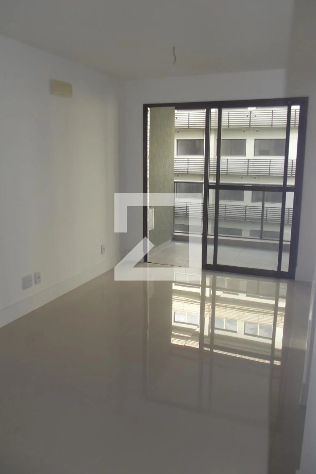 One-bedroom apartment in a building with a gym — photo 8