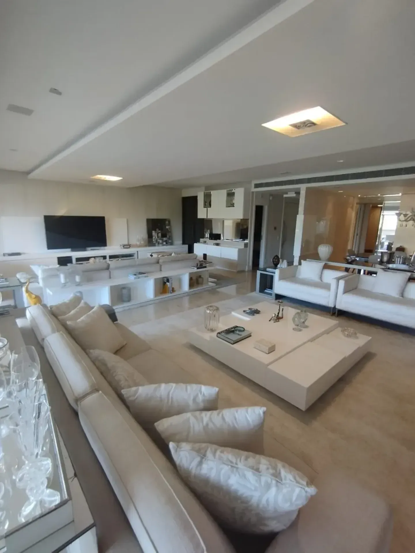 Apartamento sem mobília com 4 quartos e 5 banheiros — photo 6