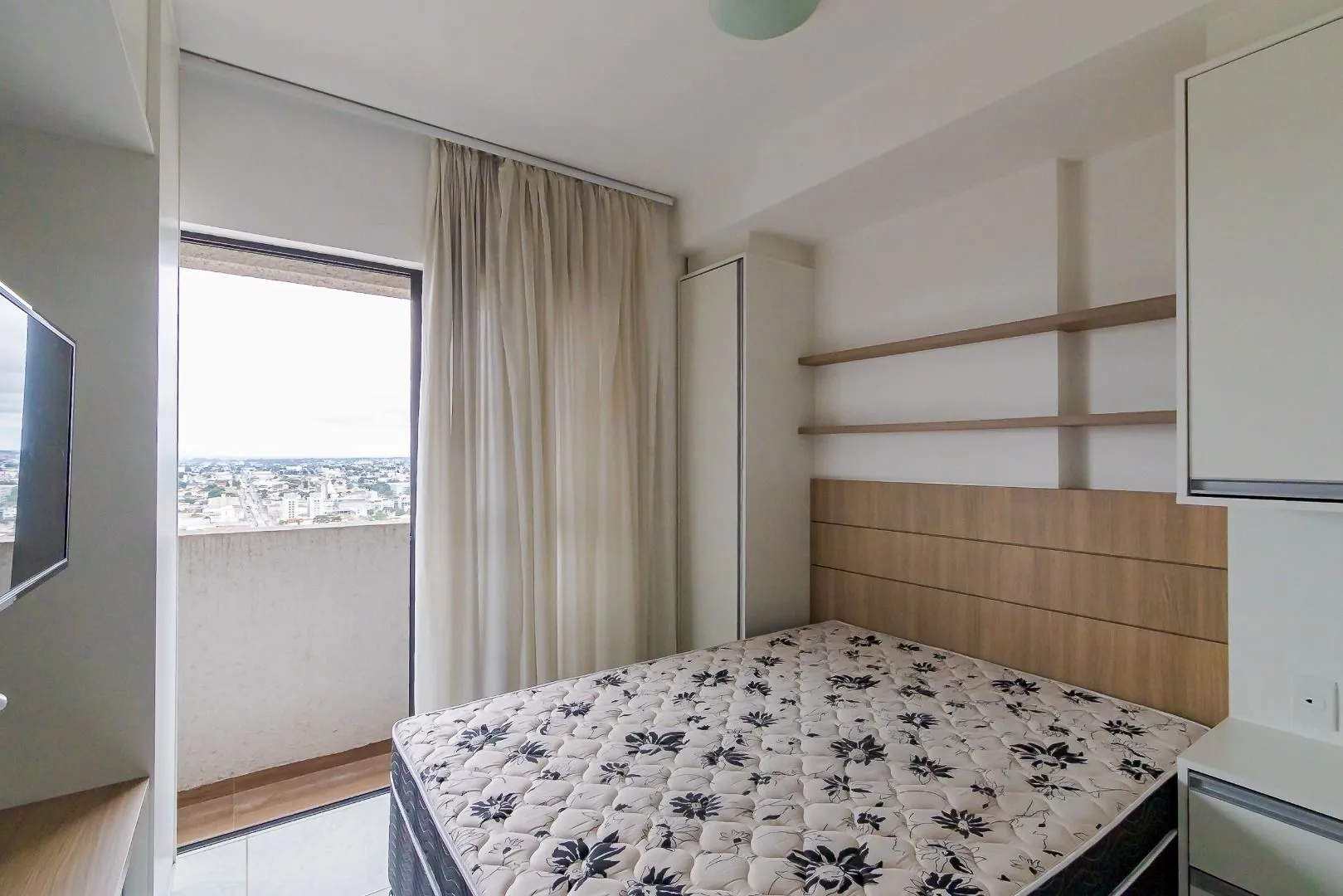 Furnished 1-bedroom apartment with balcony — photo 14