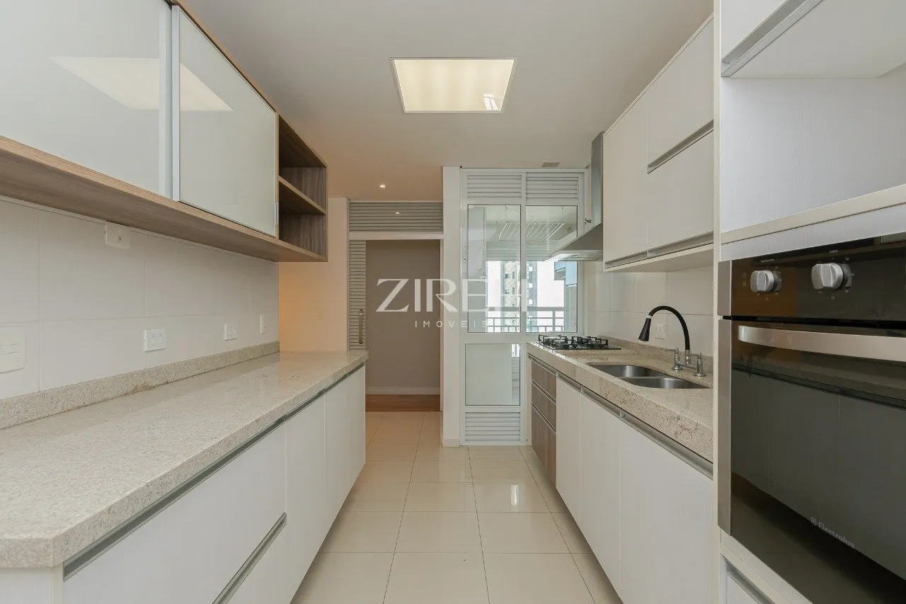 Квартира 316 м² з 4 спальнями і 3 місцями паркування — photo 28