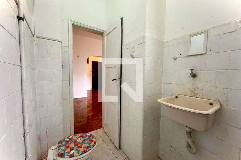Wood or laminate floors in a one-bedroom apartment, 45 m² — photo 12