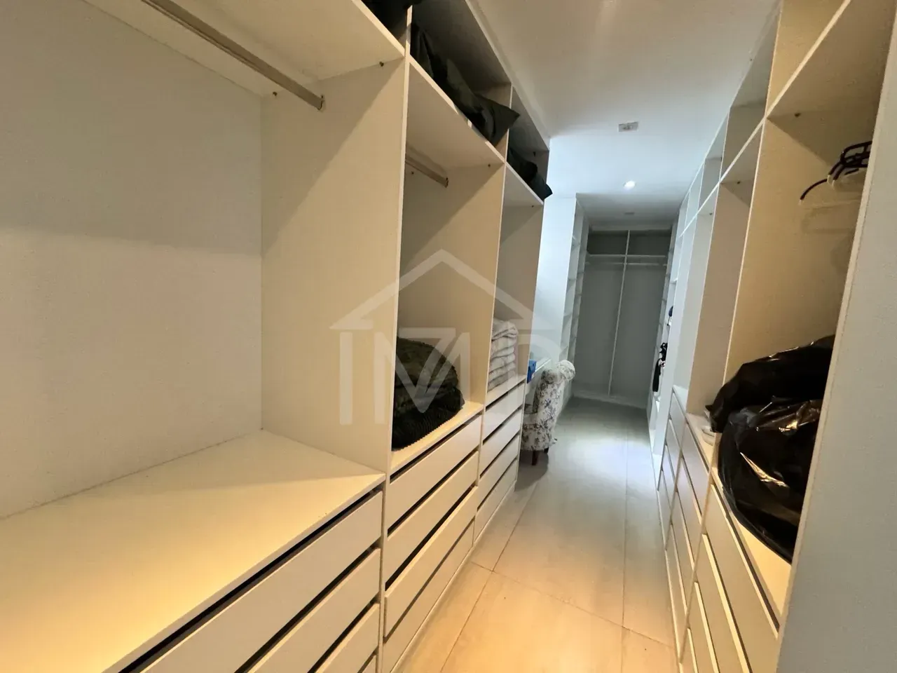 Furnished house with 4 suites and pool, 350 m² — photo 10