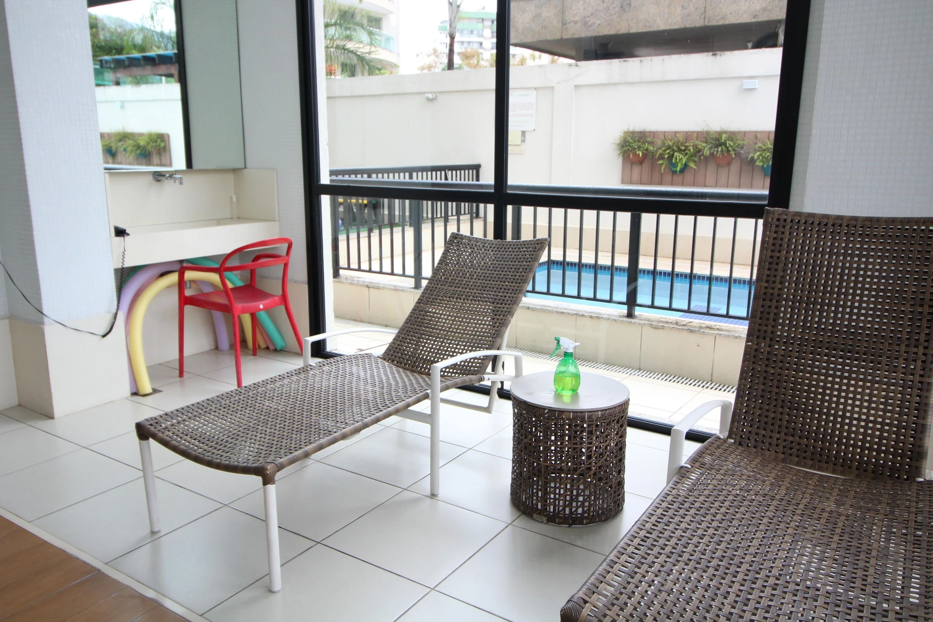 Glass-enclosed balcony in a 3-bedroom apartment, 77 m² — photo 26