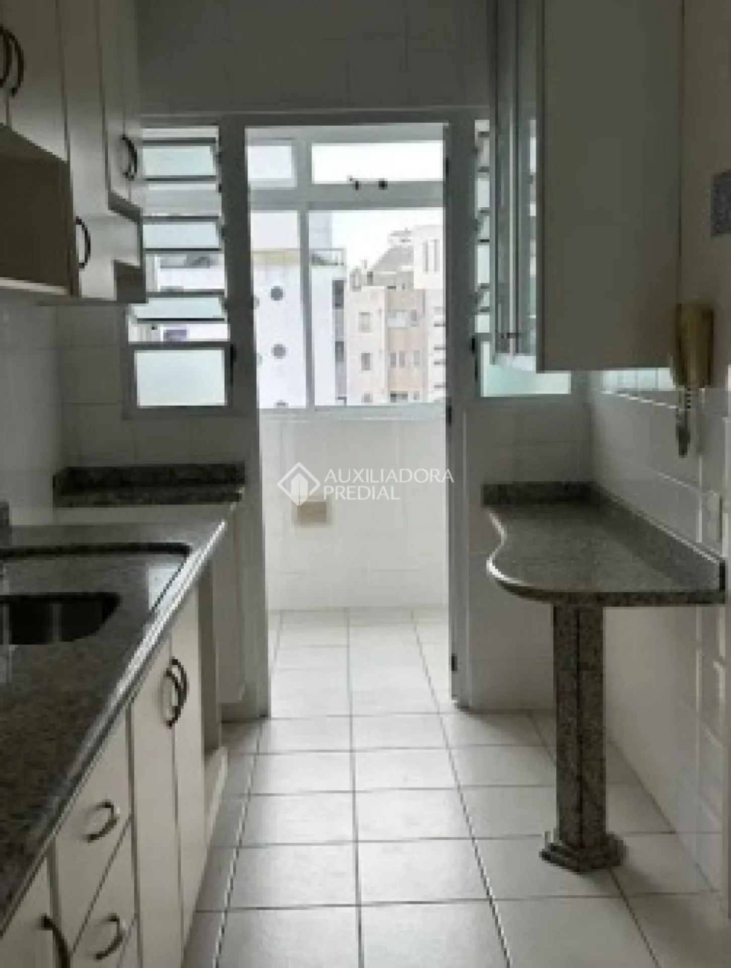 Квартира с 2 спальнями, в доме есть бассейн — photo 3