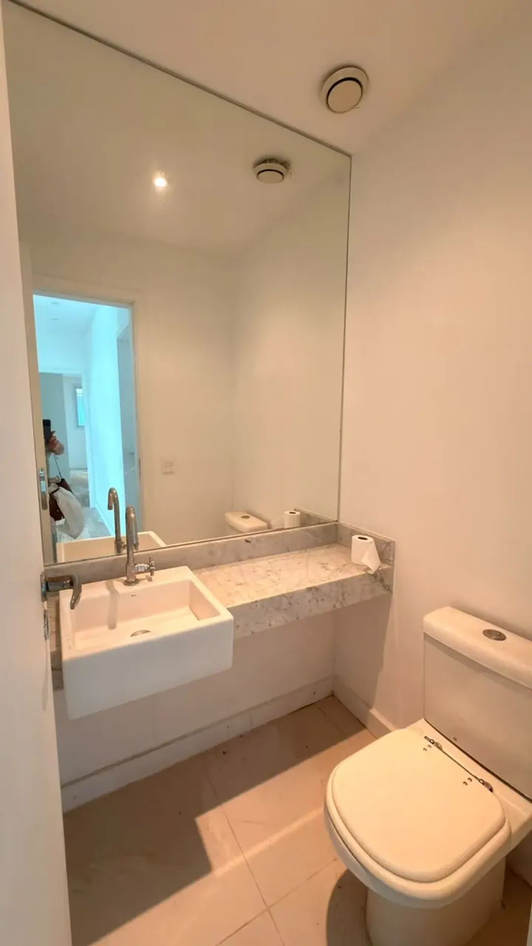 575 m² apartment with 5 en-suite bedrooms and glass balcony — photo 24
