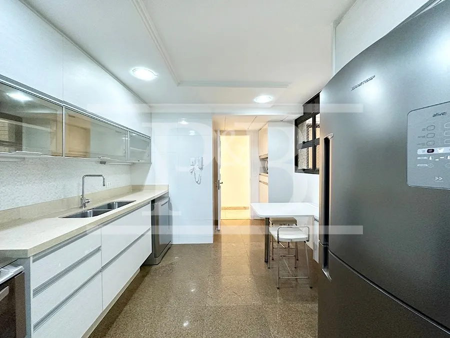 3-bedroom apartment with 230 m² and glassed-in balcony — photo 26
