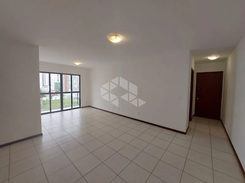 Apartamento de 3 quartos em condomínio com piscina — photo 8