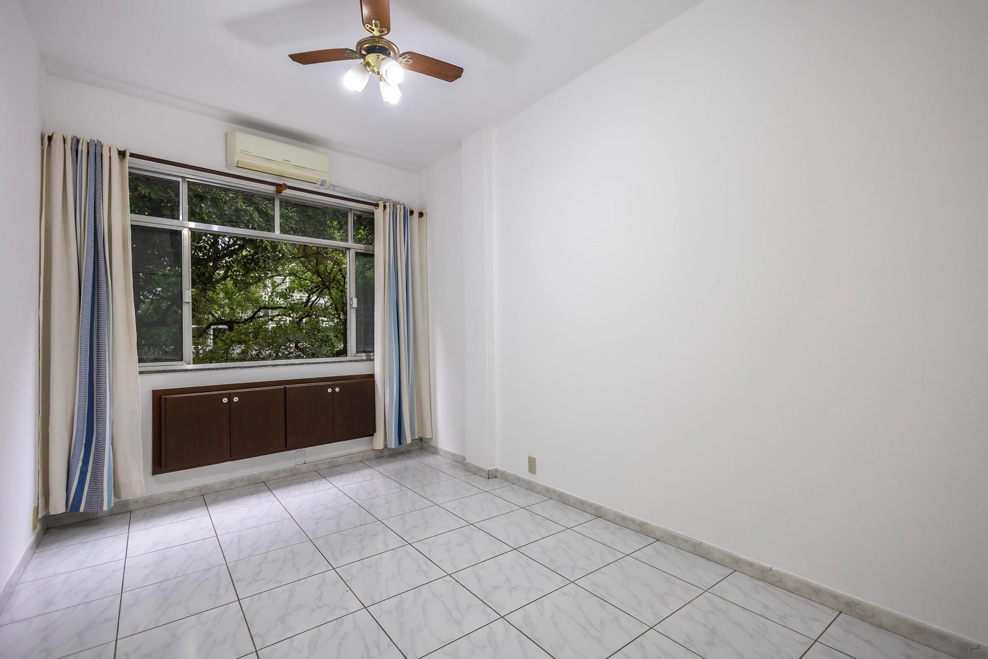 3-bedroom apartment with a park view — photo 8