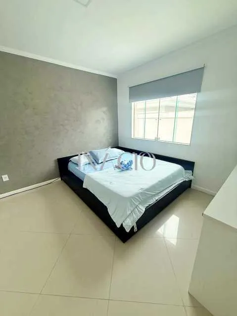 400 m² house with a glass-enclosed balcony and a bathtub — photo 19