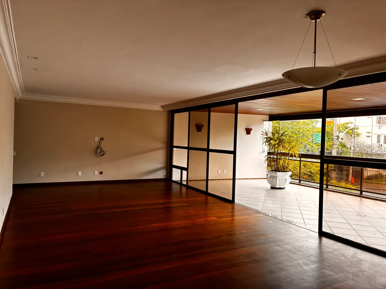 Unfurnished apartment with 3 bedrooms and a balcony — photo 12