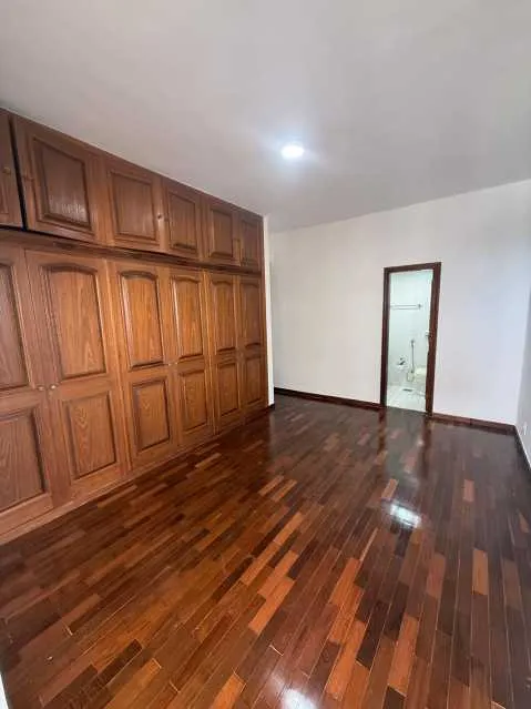 4-bedroom apartment with 4 bathrooms and 3 parking spots — photo 2