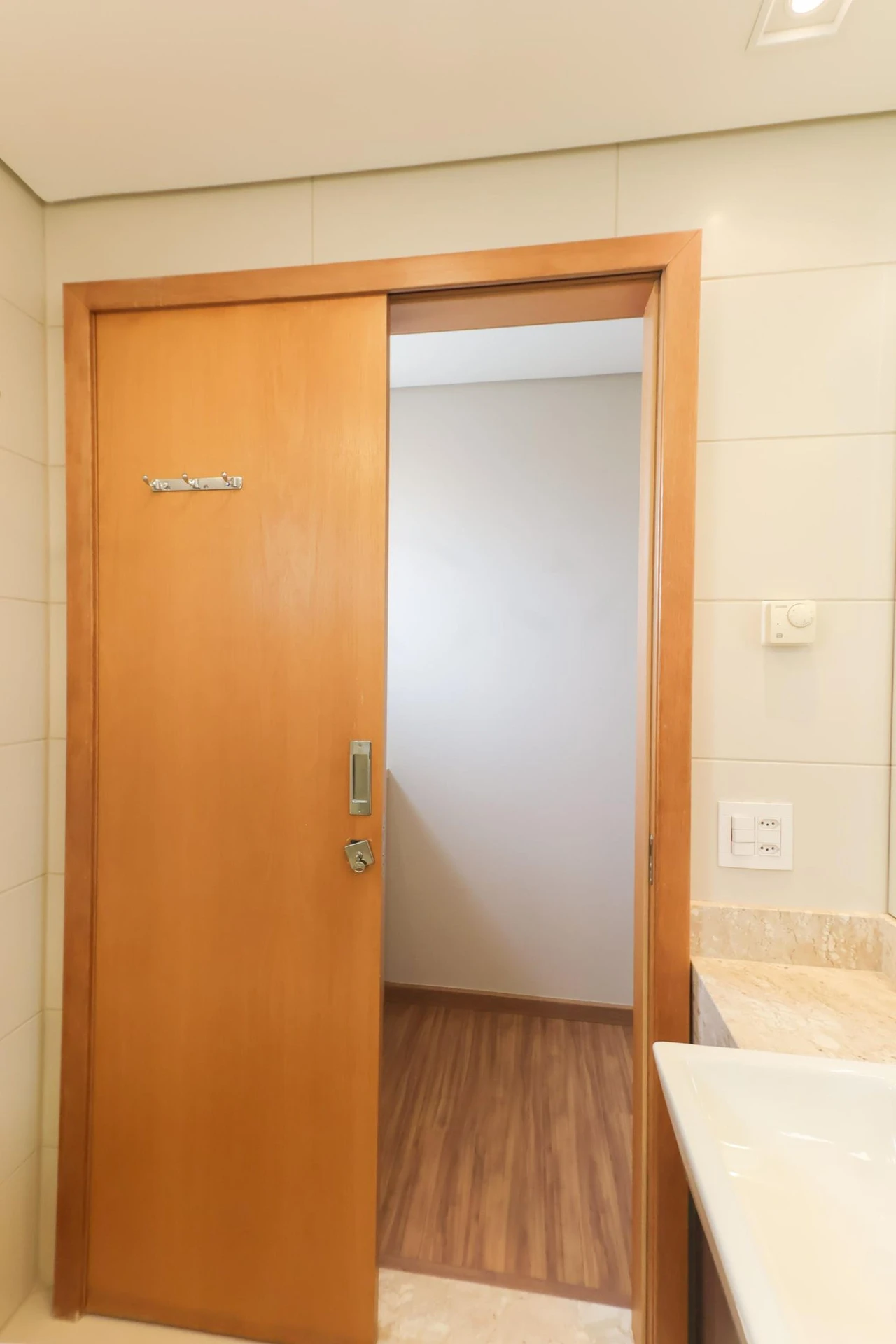 Furnished apartment, 266 m², with a bathtub — photo 12