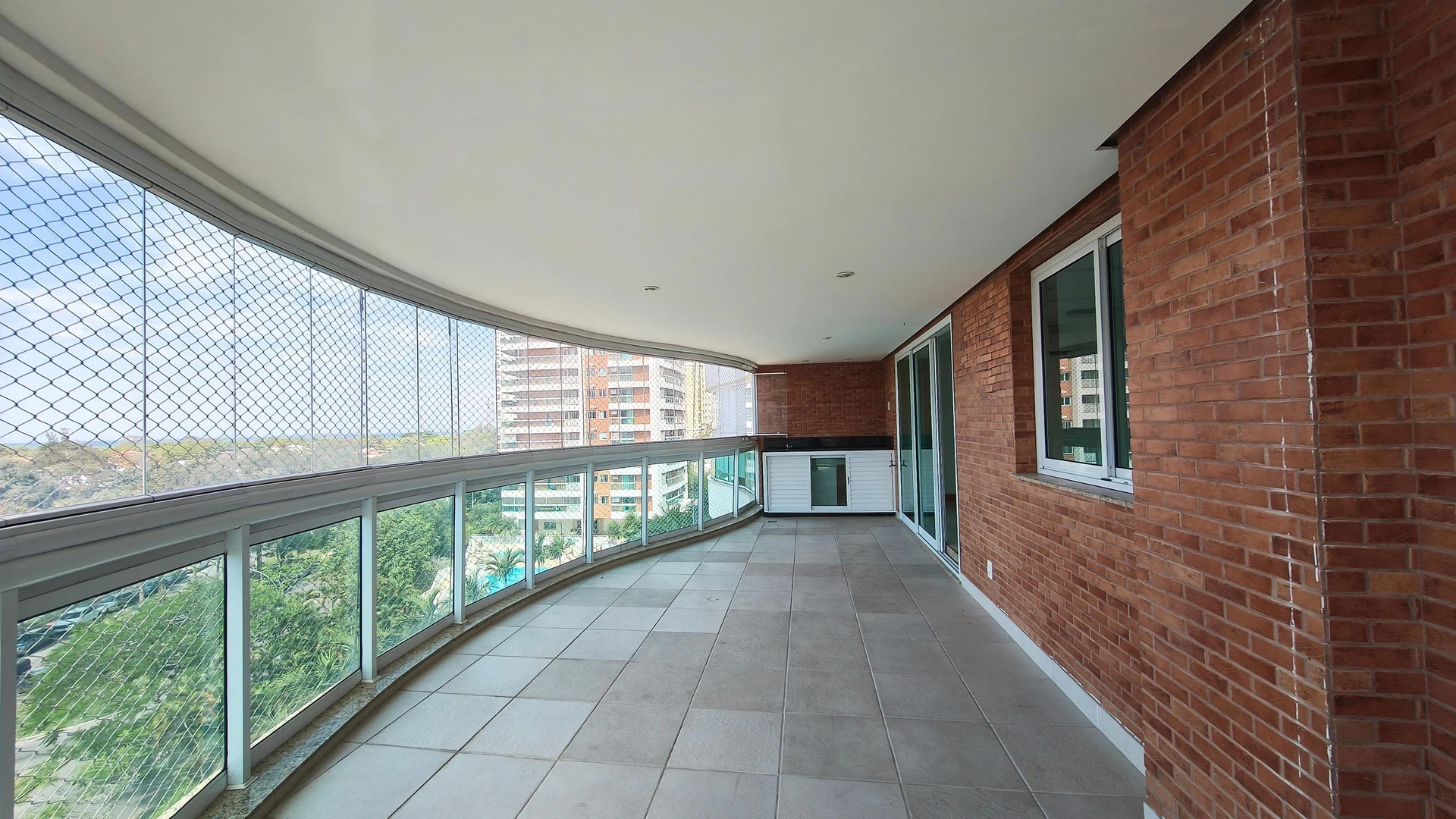 Apartamento com 3 suítes e fogão a gás na cozinha — photo 5