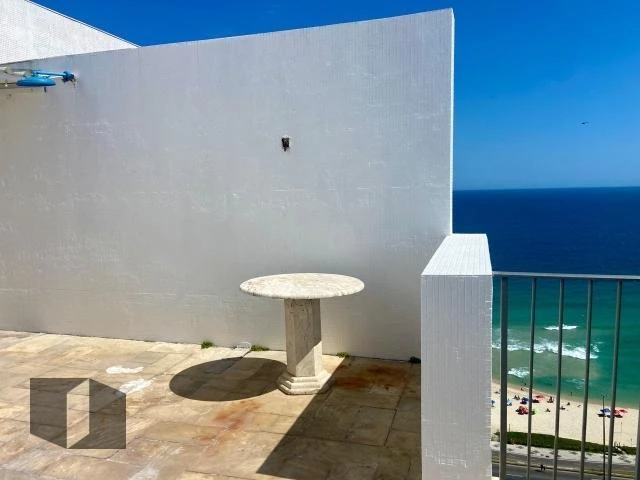Unfurnished apartment with a glass-enclosed balcony — photo 21