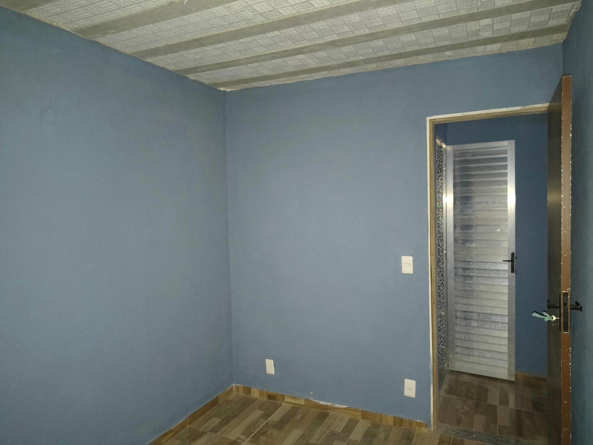 Unfurnished studio with a balcony and laundry area — photo 19