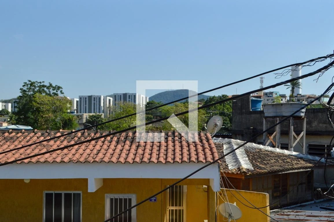 Condominium house with 2 bedrooms and a glass shower — photo 25