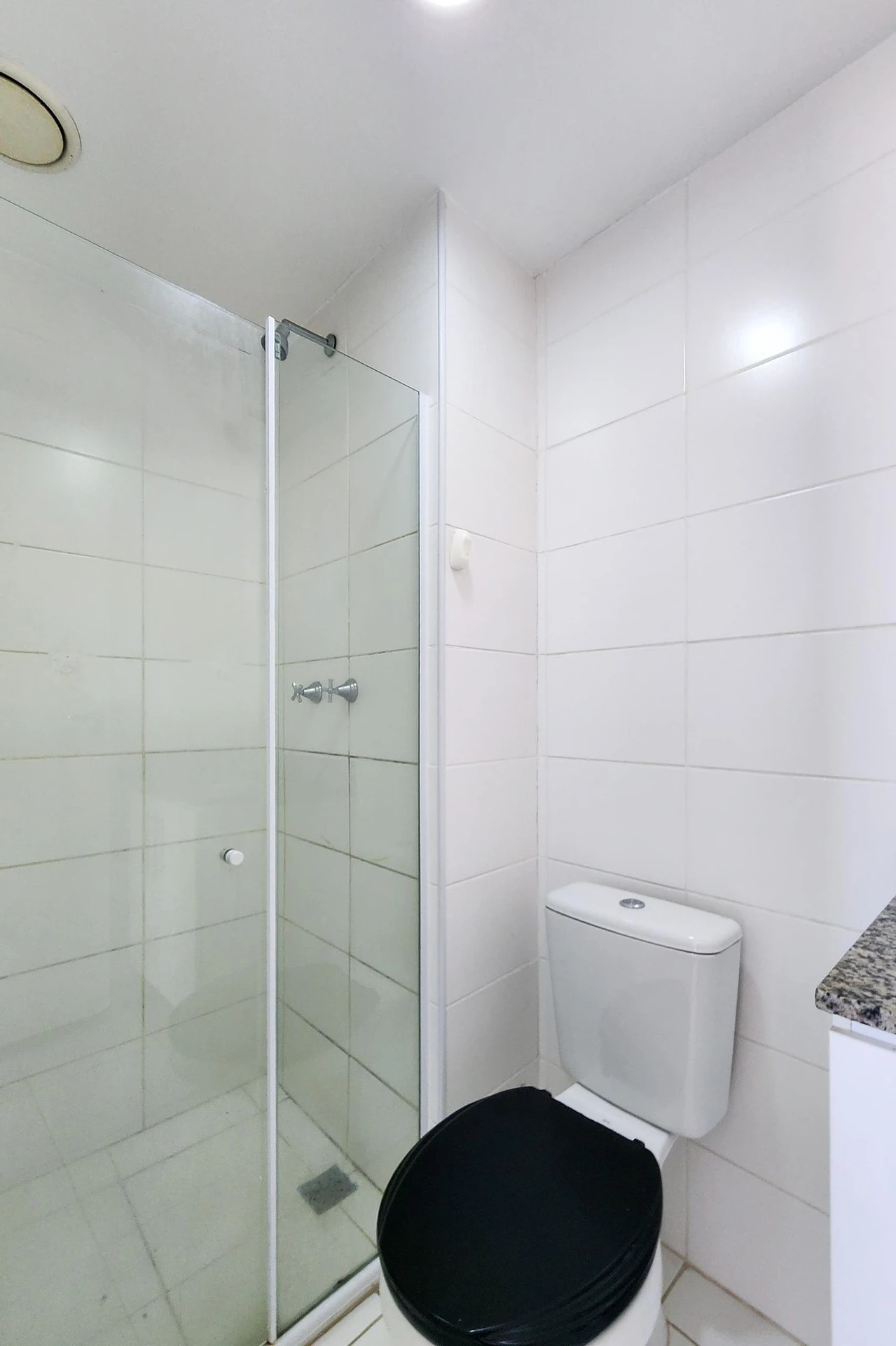 2-bedroom apartment in a building with a gym — photo 41