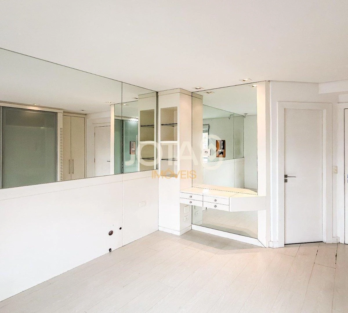 Apartment, 213 m², with a bathtub — photo 31