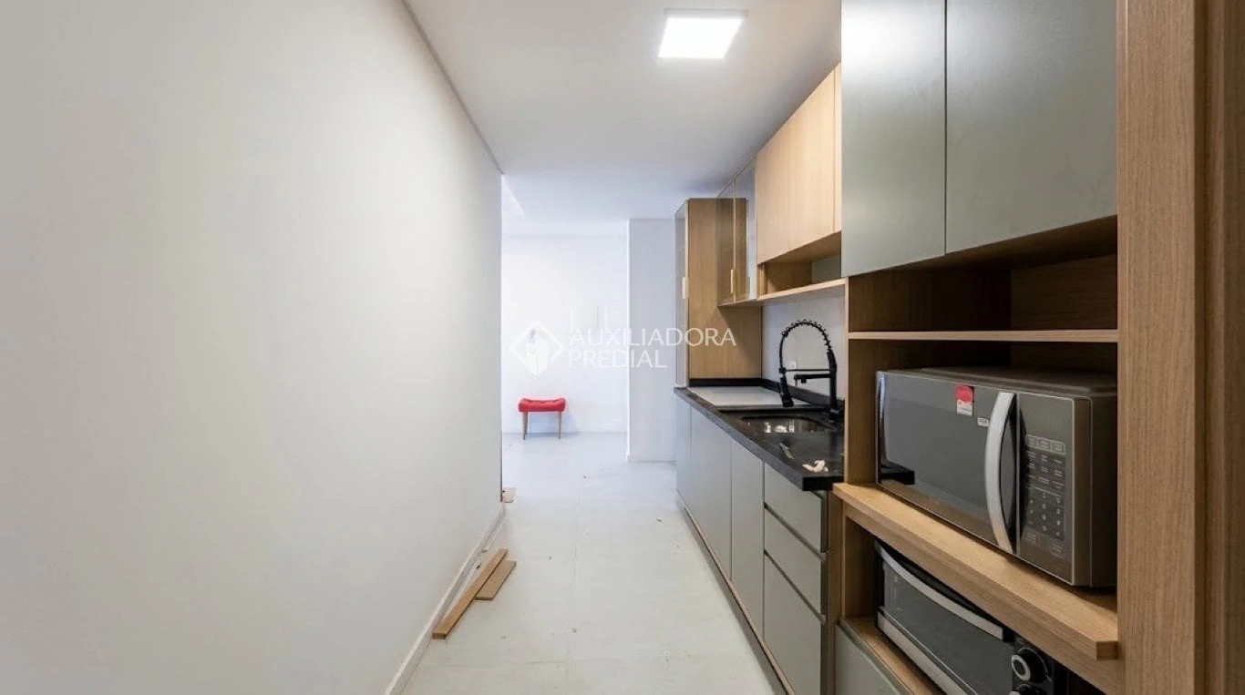2-bedroom apartment with open kitchen and gas stove — photo 24
