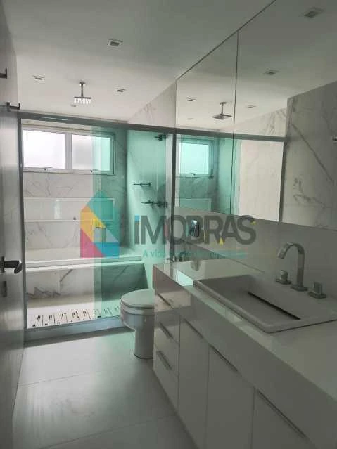 Triplex penthouse 660 m² with 3 suites and parking — photo 16