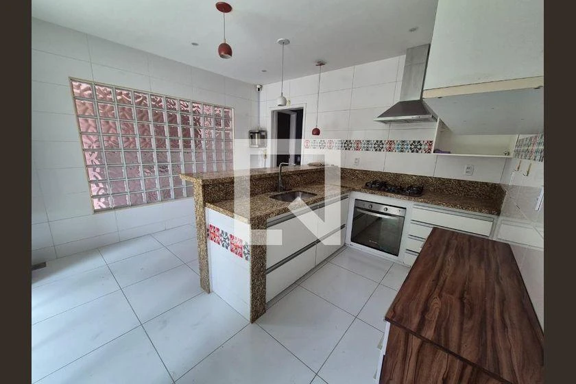 Casa de 300 m² con 5 dormitorios y cocina a gas — photo 6