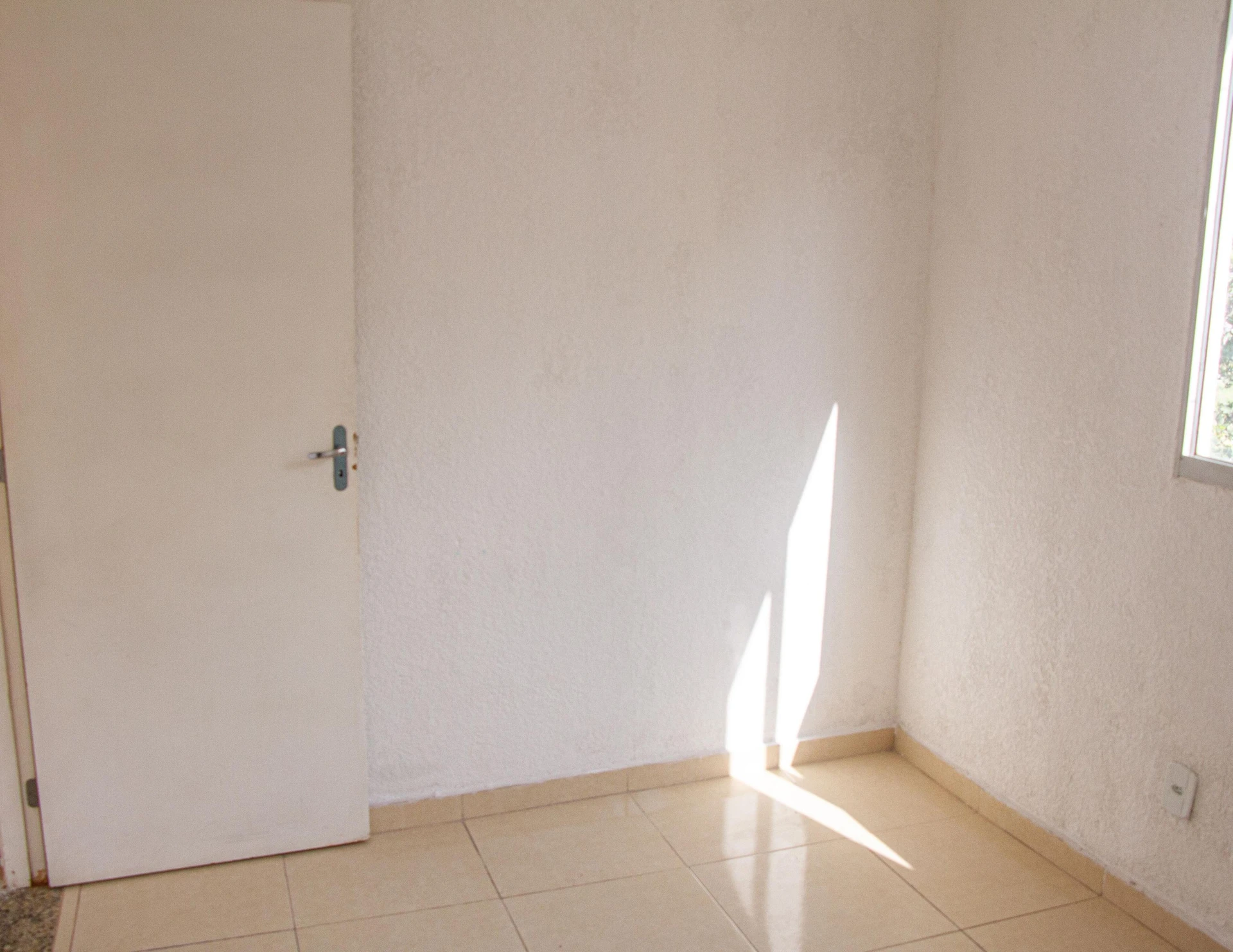 Unfurnished 2-bedroom apartment with pet-friendly policy — photo 12