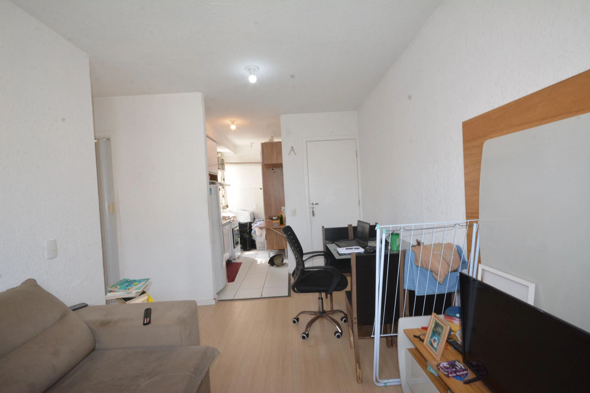 Furnished 2-bedroom apartment with a gas stove kitchen — photo 17