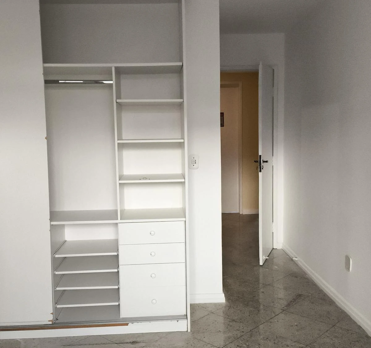 Casa com 4 suítes e 350 m², cozinha com fogão a gás — photo 27
