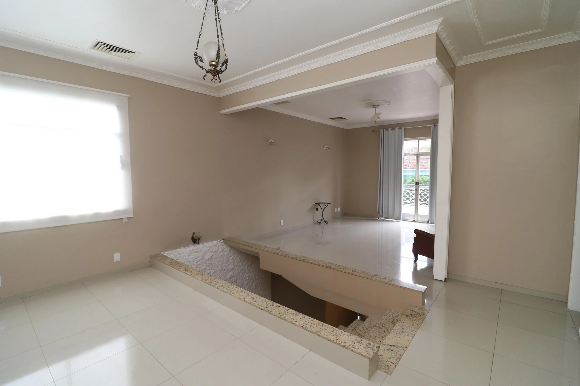 10-bedroom house with a bathtub in Rio de Janeiro — photo 33