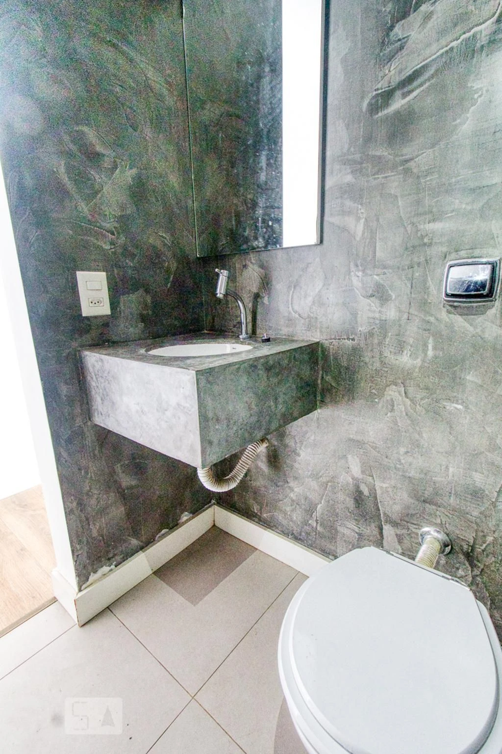 House with 3 bedrooms and 4 bathrooms with a closed kitchen — photo 2