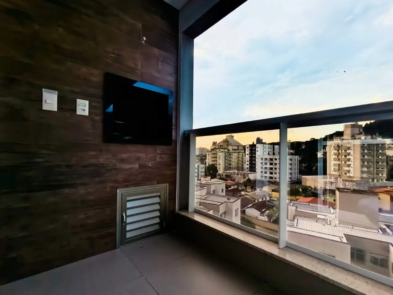 Квартира 90 м² з 2 спальнями (1 суїт) — photo 4