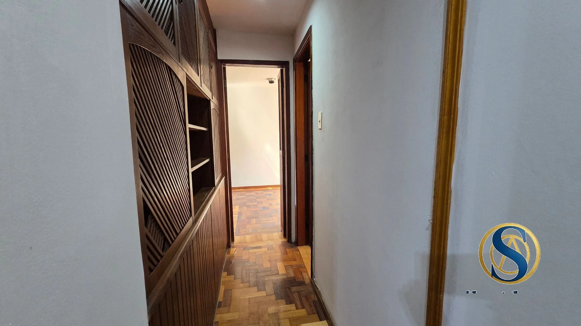 Wood or laminate floors in a 2-bedroom apartment, 40 m² — photo 19