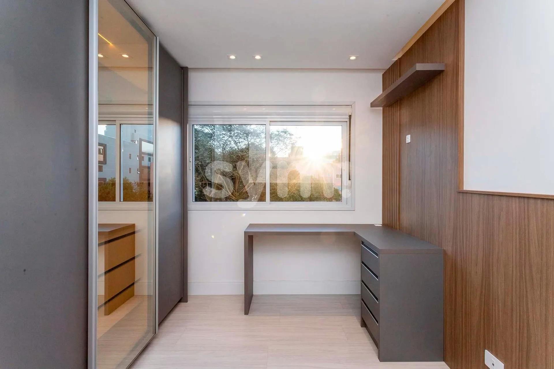 256 m² apartment with 3 en-suite bedrooms and enclosed balcony — photo 14
