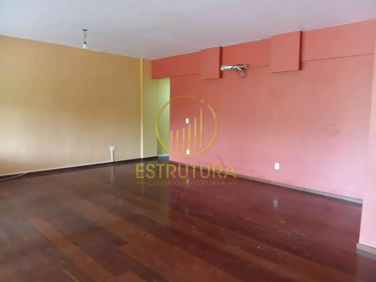 4-bedroom apartment with 3 bathrooms and a balcony — photo 13