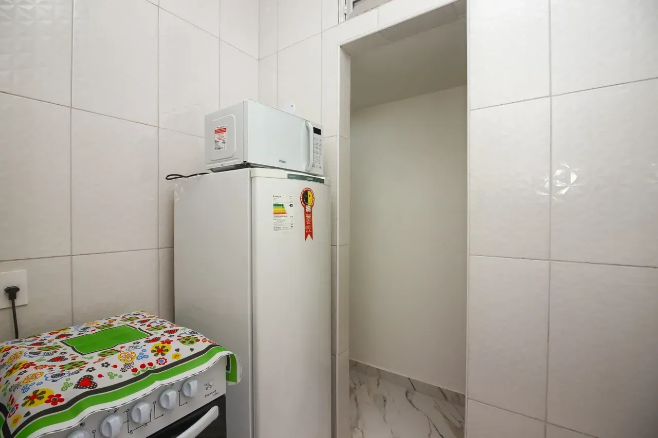 Furnished 1-bedroom apartment with gas stove kitchenette — photo 2