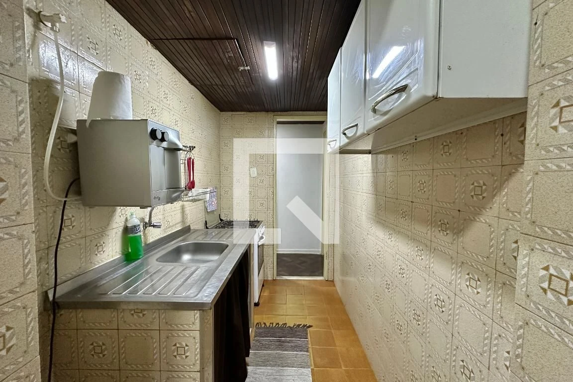 Furnished 1-bedroom apartment with a gas stove — photo 10